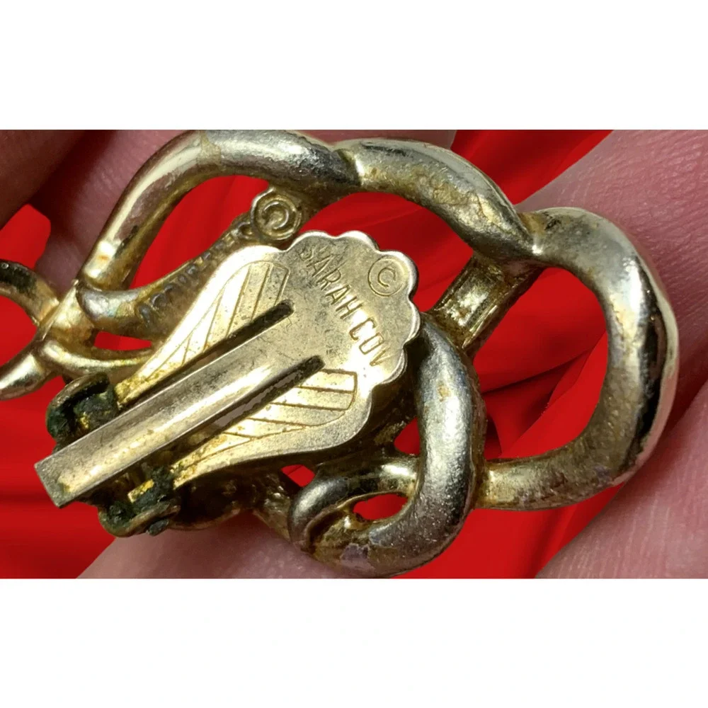 Vintage 1970's Sarah Coventry Gold Tone Modernist Ribbon Earrings Clip On Runway